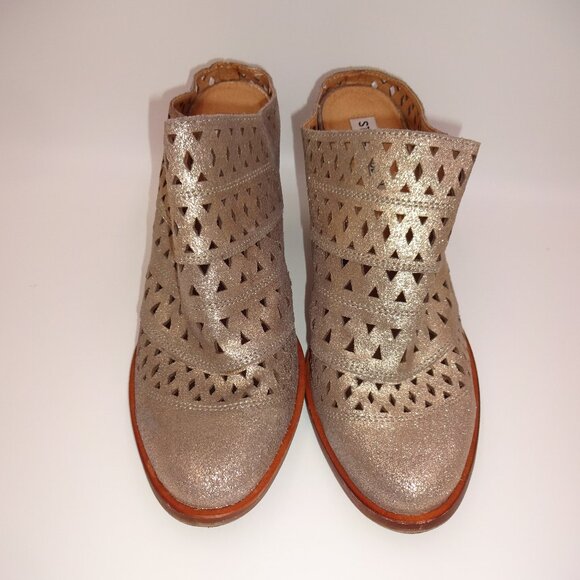 Womens Steve Madden Harmony Gold Leather Mules 8.5M 8.5 Cutouts Heels Shoes - Picture 2 of 9